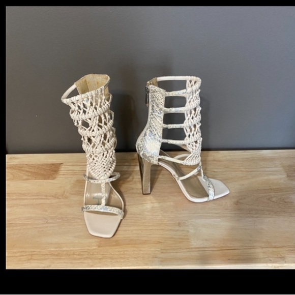 🔻SALE🔻BCBGMAXAZRIA🔹NEW CONDITION • LEATHER - Picture 3 of 12